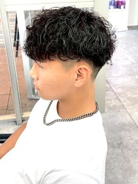 ワンズナゴヤ 名古屋栄店(ONE's NAGOYA) スペインカールスパイキーショートブルーブラックフェザーパーマ