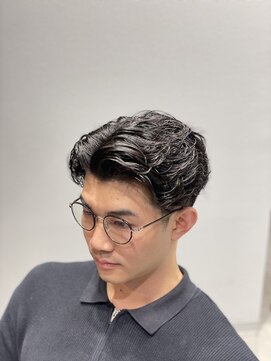 グルーマーズトウキョウ 渋谷店(GROOMER/S TOKYO) ラルフカール リバースセンターパート 刈り上げセンターパート