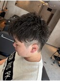 ツーブロックショート×ソフトツイストパーマ×アップバング