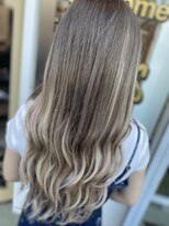 ラビス クローバー(Lovis clover) Aラインボブ かきあげロング ドレスヘア