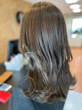 アークスヘアー 艶感ストレートアッシュグレージュ透明感ロング