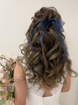 ヘアイズム ブランシュ(hair-ism BLanCHe) 【 BLANCHE 】ゆるふわダウン