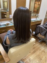 エクリ 麻布十番(equri)&nbsp;透明感アッシュカラー/外はねミディ