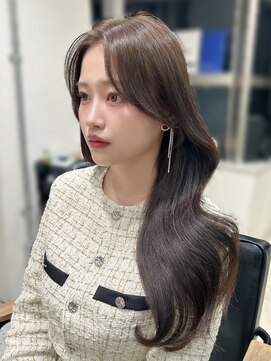 エヌアイ オモテサンドウ(ni omotesando) ☆透明感ショコラグレージュ センターパート レイヤーカット☆