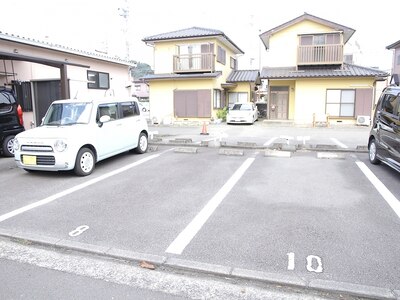 お車でお越しの際はこちらの8番にも駐車可能です！