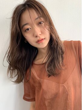 ローウェ 表参道(Louwe) 透明感オリーブアッシュ,カーキベージュ[表参道/表参道駅]