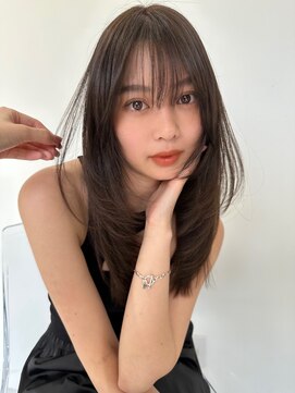 ヨロ 小岩(YOLO) レイヤーカットハイライトショートヘアイルミナカラーオージュア