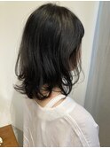 ナチュラルな黒髪ミディアム