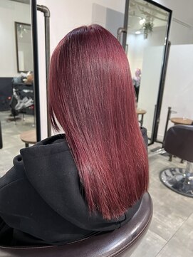 イリ 梅田(ili) ハイトーンピンク/村上佳那多