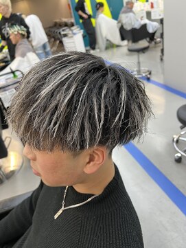 ダズルヘアラッシュ(DAZZLE hair RUSH) マッシュのホワイトハイライト
