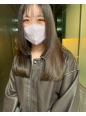 レイヤーカットにオリーブベージュ