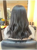 無造作ウェーブ×スモーキーアッシュ30代40代大人可愛いロング