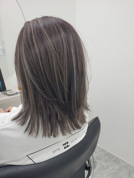 トイロ(toiro)の写真/白髪染めは暗くするだけじゃない！色々な髪色を楽しめるぼかしハイライトやぼかしハイトーンが人気★
