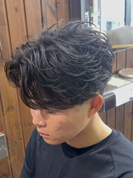 ルアン 大分駅店(ruen) 大分メンズカットセンターパートフェザーパーマスポットパーマ