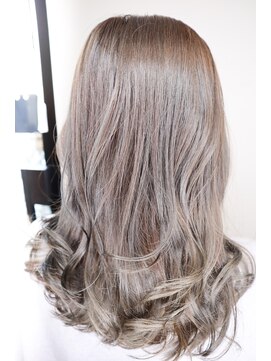 オラ ボーテ(Aura Beaute) 大人かわいい/フリンジウェーブ/グレーパール/モテ髪・愛され