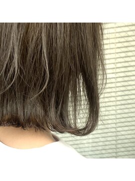 ミント(mint) 【 淡めのオリーブベージュで赤み抑える色味◎ 】