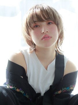 ライラ(Lyla) 古着が似合う髪　ミルクティーベージュマッシュウルフ