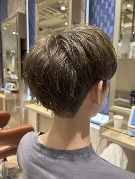 ビス リアン 川口店(Vis lien) 刈り上げ／センターパート／グレージュ／ツーブロック