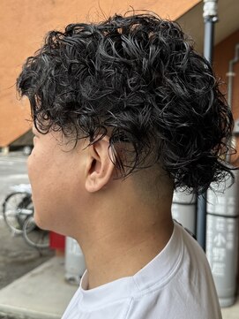 EM美容室 10代～40代 強めスパイラルパーマ×0.8ミリブロック