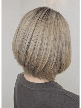 ヘアーアンドメイク ドレス(DRESS) 大人気　ベージュカラー