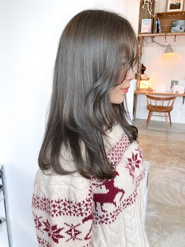 ヘアーアイストゥーレ(HAIR ICI TRE) オリーブカラー レイヤーカット