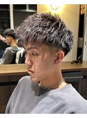 黒髪短髪縦落ちツイストスパイラルパーマスキンフェード