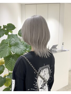リアン バイ ヘアー(Lien by hair) White silver × Wolf cut