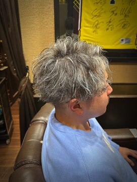 レオヘアワークス(LEO HAIR WORKS) 白髪ぼかし　メッシュ　ツーブロ新潟　シェービング