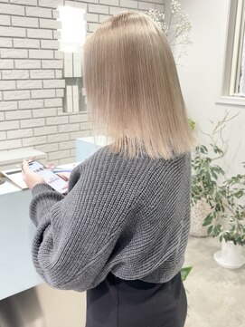 ダイアモンドリリー(Diamond Lily) ホワイトベージュ