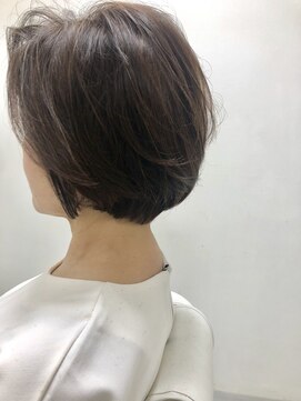 クープドゥクニ(COUPE de KUNI) すっきり華やかショートボブ