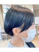重めマッシュボブスタイル×ブルーシルバー