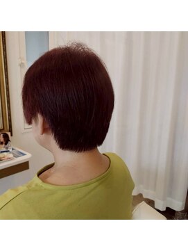 クィーンズ 丸みショート×ナチュラルレッド