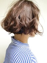 メリケンビューティーパーラー コウベ(MERICAN BEAUTY PARLOR KOBE) 【ミディアム/オレンジ系ベイクドカラー×フェザーボブ】tomo