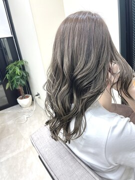 バッカ 横浜桜木町店(BACCA) ミディアム/グレージュ