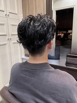 ヴィサージュクオン(VISAGE Quon) ウェット質感で魅せる大人メンズ・ニュアンスパーマ