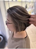 白髪もハイライトと一緒にデザインの一部に　白髪活かし