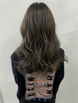 レルム(REALM)の写真/【透明感×垢抜けカラー】一人ひとりの肌色に合わせた提案で、ワンランク上の自分に出会えるサロン♪