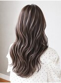 白髪ぼかしで叶える透明感ロングベージュ