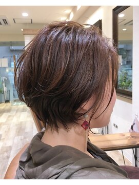 ナルム(naluM) 前髪長めのショートボブ