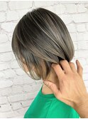 ショートボブにもバレイヤージュ！グレージュ仕立て！