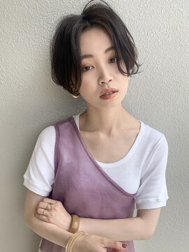 ホイ(HOI) 暗髪ゆったりハンサムショート 前髪長めショート