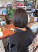 切りっぱなしボブ　ピンクブラウン