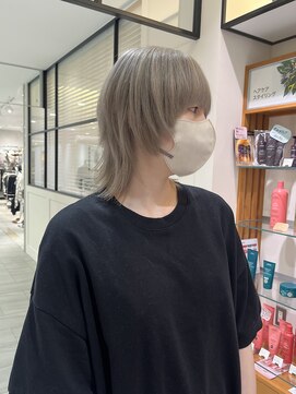 ビーハイブアヴェダ PARCO2店(BEHIVE AVEDA) シルバーグレー×中性ウルフ【三橋由奈】