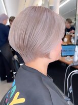 ソワネ 表参道(soigne)&nbsp;青山白髪ぼかしハイライトウルフショートヘアッシュベージュ40代