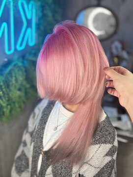 アールイーバイインク 渋谷(Re. by INK.) ビビットピンクからホワイトピンクグラデーション