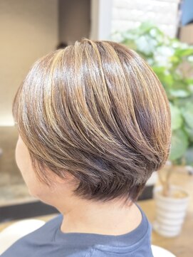 シュヴー 築地(CHEVEUX) 明るい白髪染め/白髪ぼかし/丸みショート/40代/50代/60代/