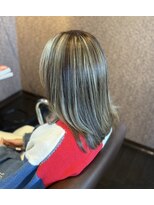 サロンドボウテ(salon de beaute')&nbsp;ハイライトカラー♪