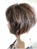 大人可愛いセミショートスタイル
