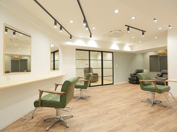 オリオリビューティーサロン(Oli-Oli beauty salon)の写真/【阪急川西能勢口東口徒歩1分】各スタッフがお客様に対し、しっかり時間をとれるように予約対応致します◎