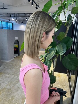 メリー オオサカ(Merly Osaka) ストレートが似合う!パツッとしたバレイヤージュ_olive beige_